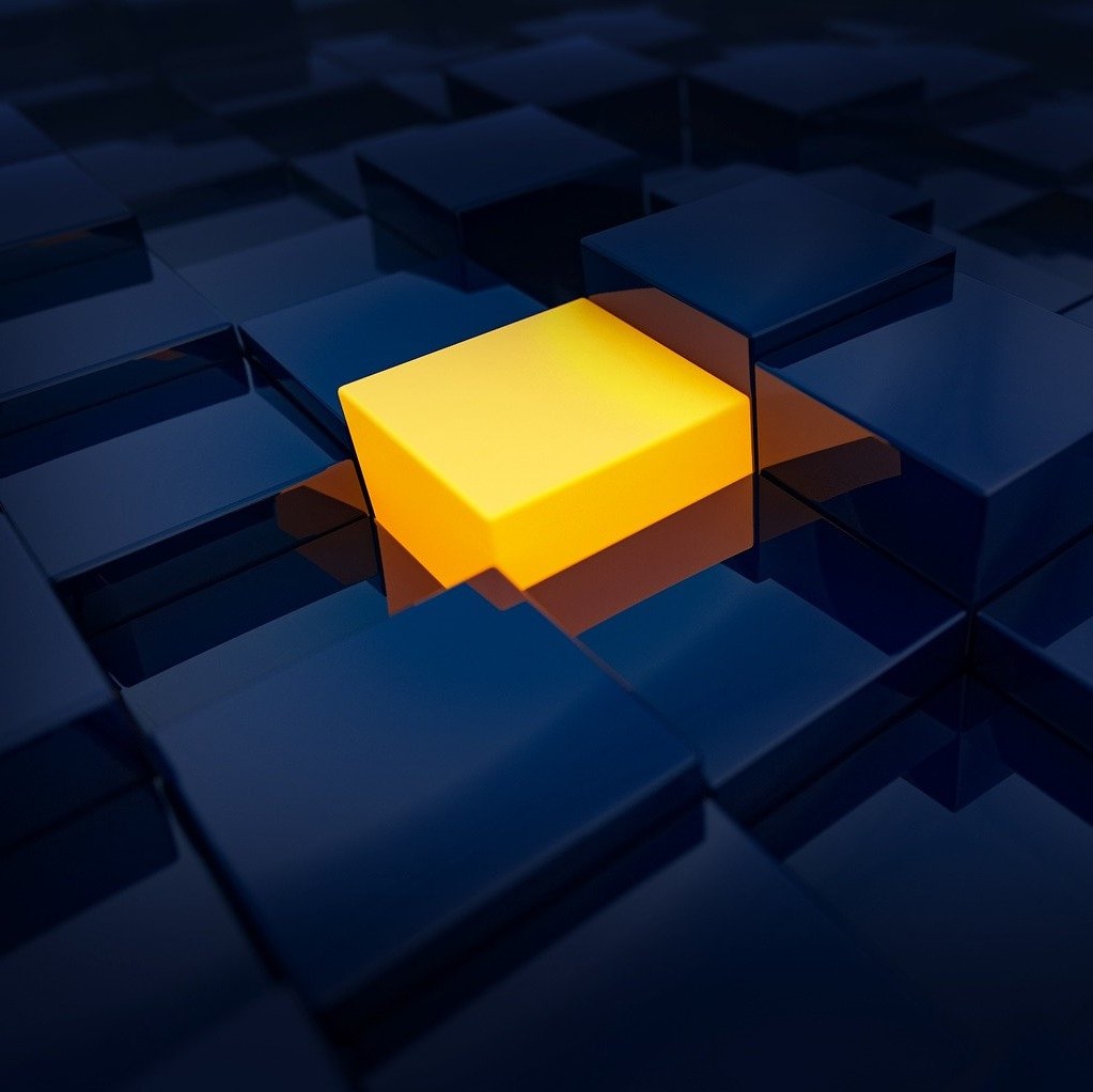 Illustration représentant un cube jaune au milieu de cubes bleu